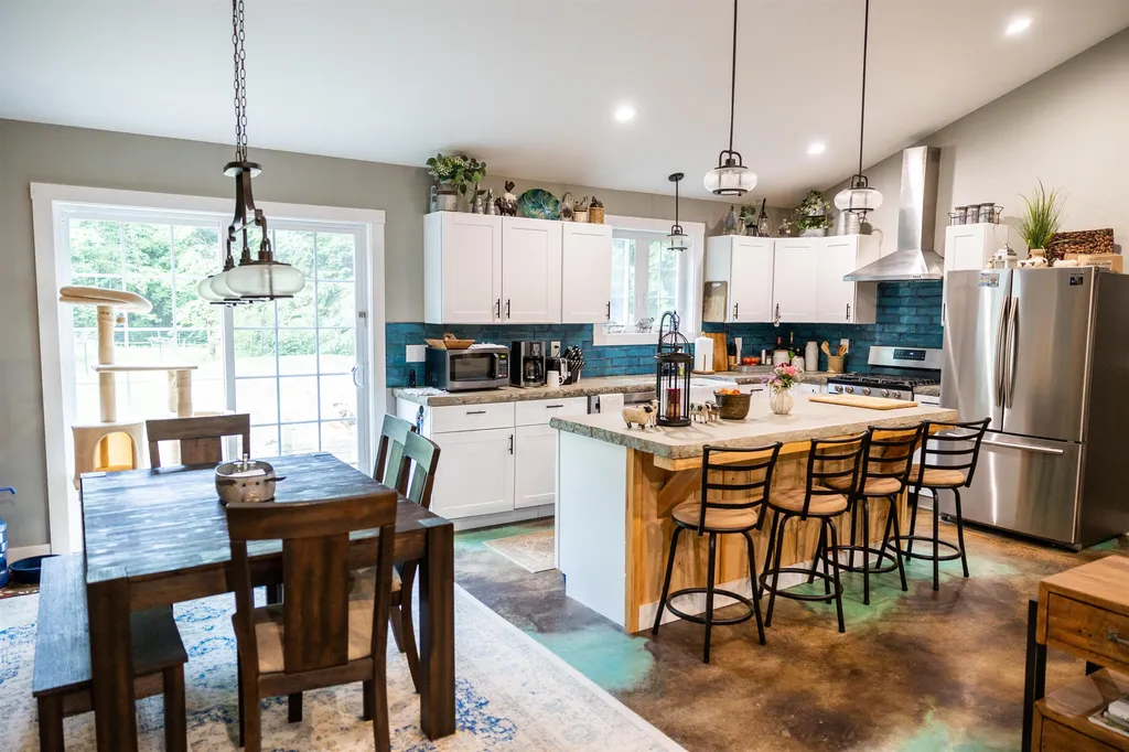 48 Blake Road Weare NH 03281