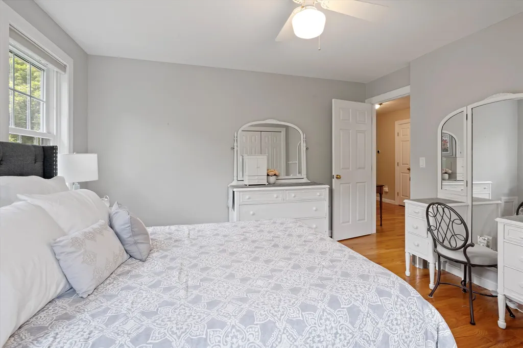15 Pasture Lane Bedford NH 03110