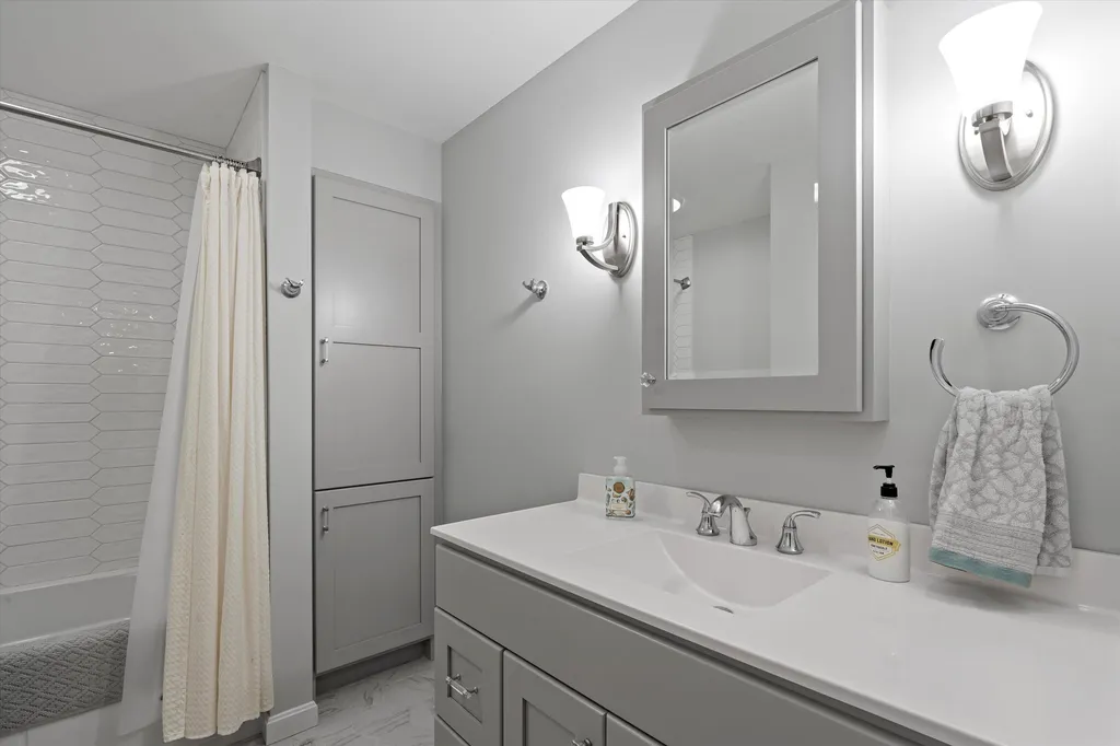 15 Pasture Lane Bedford NH 03110