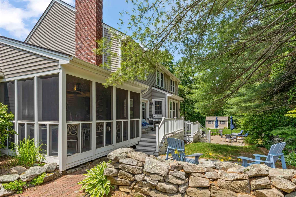 15 Pasture Lane Bedford NH 03110