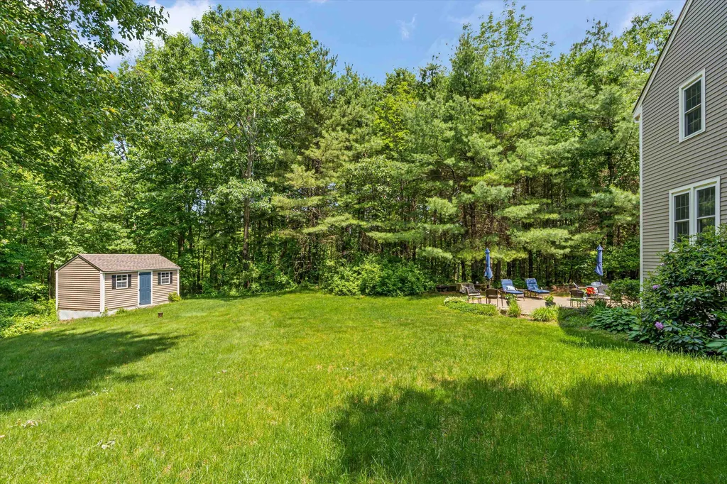 15 Pasture Lane Bedford NH 03110