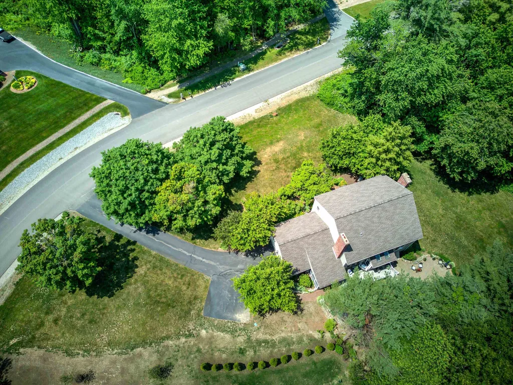 15 Pasture Lane Bedford NH 03110