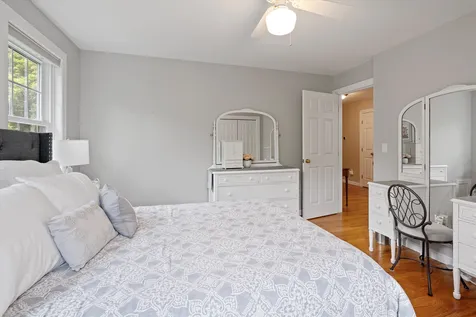15 Pasture Lane Bedford NH 03110