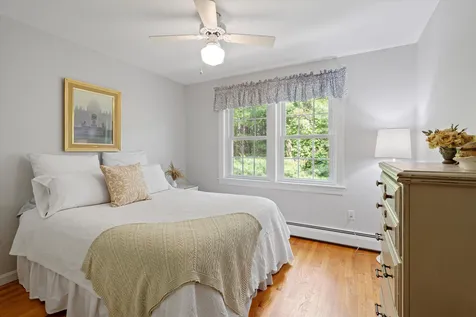 15 Pasture Lane Bedford NH 03110