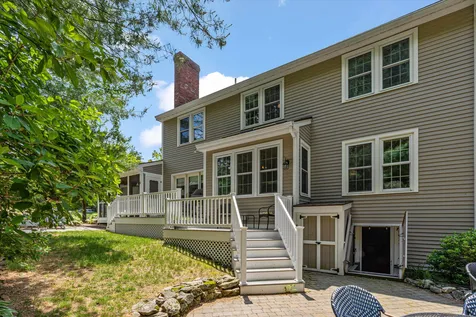 15 Pasture Lane Bedford NH 03110