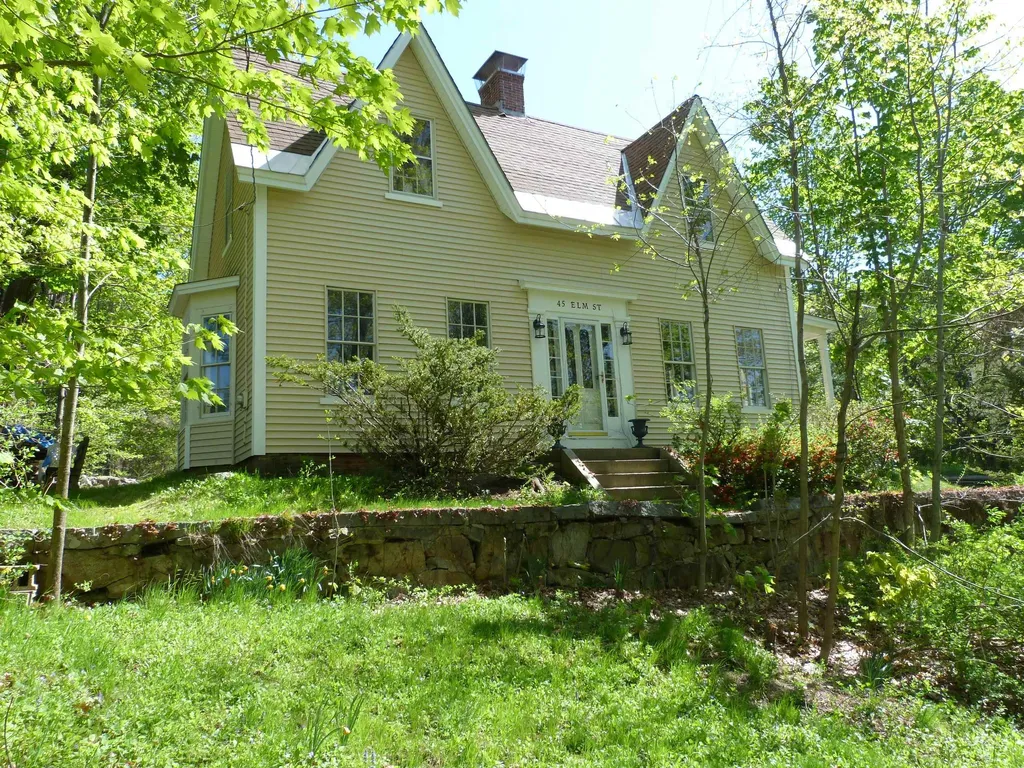 45 Elm Street Wolfeboro NH 03894