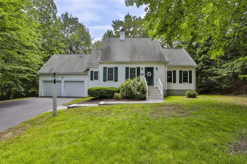 27 Massabesic Drive Auburn NH 03032