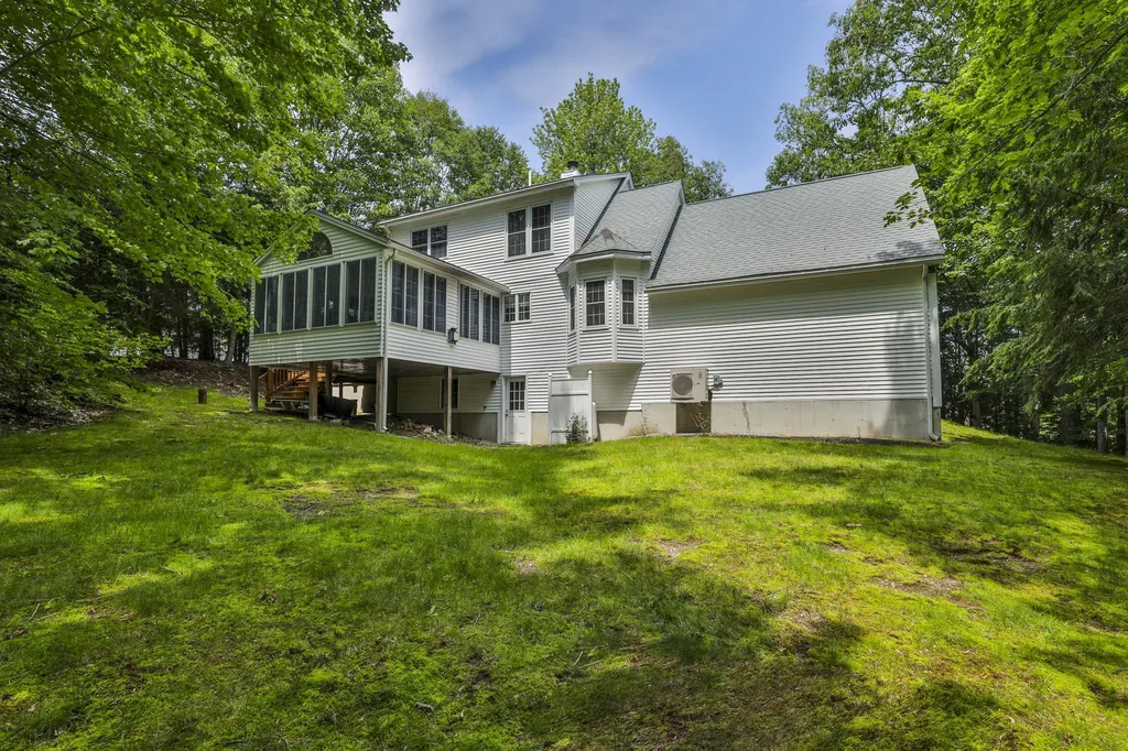 27 Massabesic Drive Auburn NH 03032