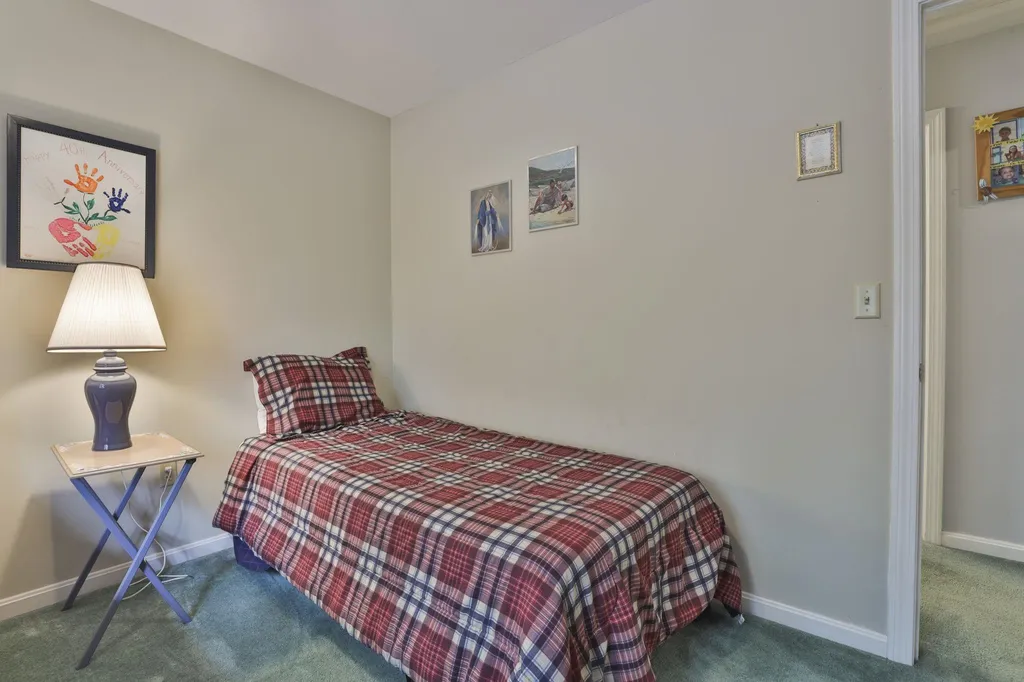 27 Massabesic Drive Auburn NH 03032