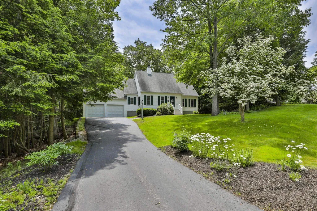 27 Massabesic Drive Auburn NH 03032