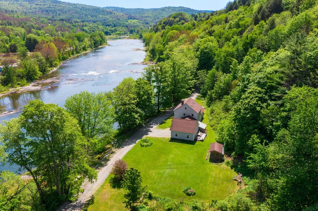 243 White River Lane Pomfret VT 05053