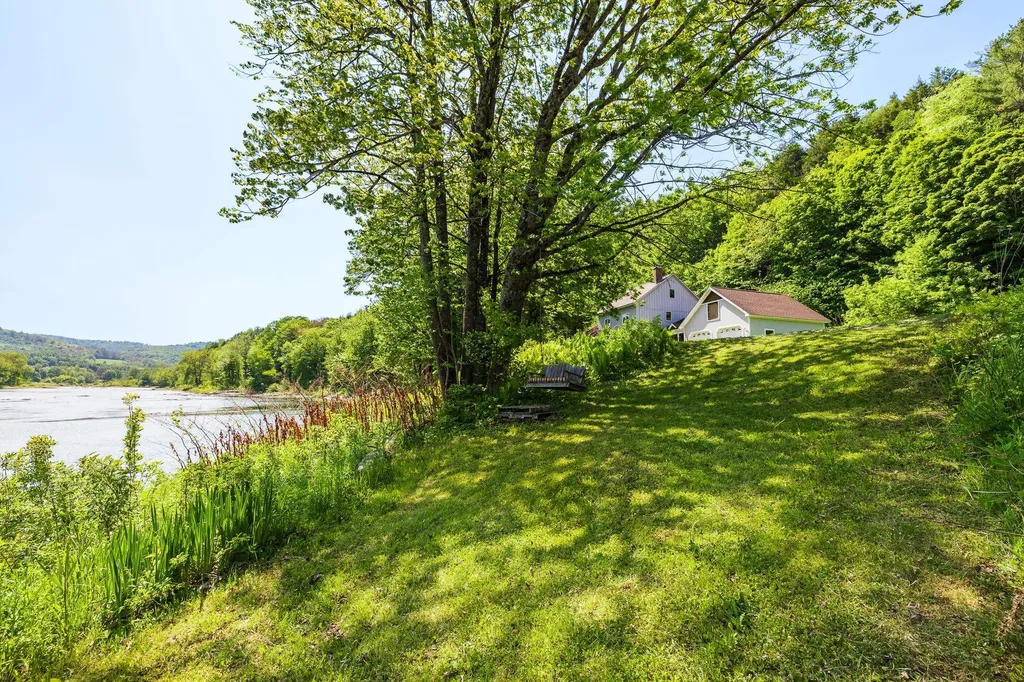 243 White River Lane Pomfret VT 05053