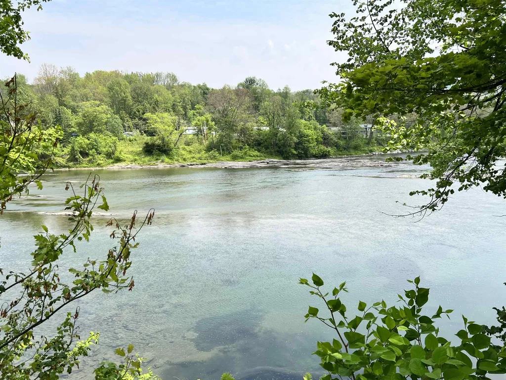 243 White River Lane Pomfret VT 05053
