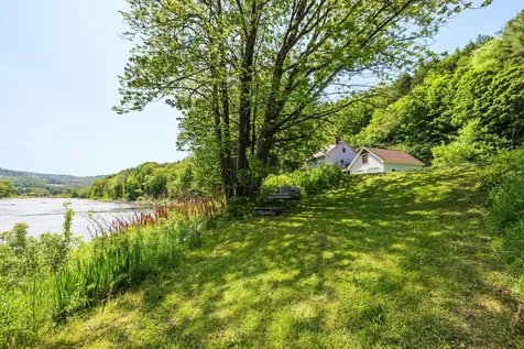 243 White River Lane Pomfret VT 05053