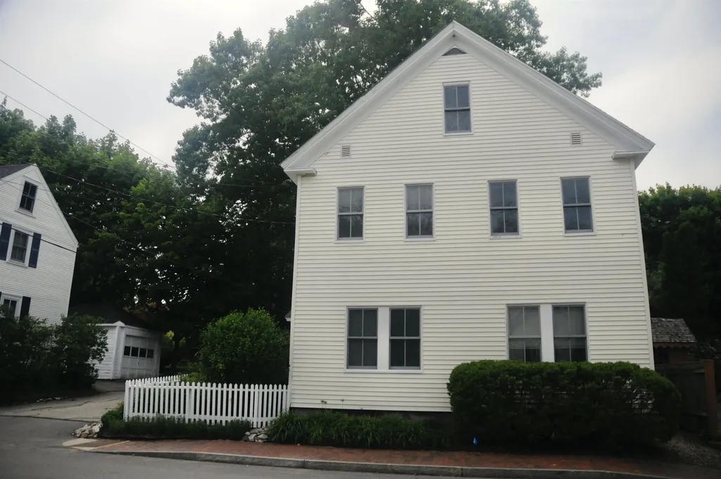 19 Blossom Street Portsmouth NH 03801