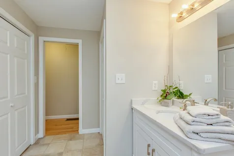 52 Laurelcrest Drive Brookline NH 03033
