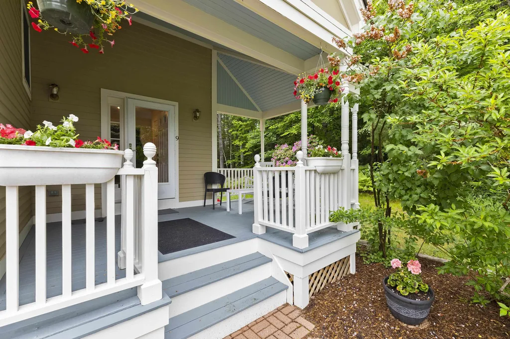 45 Wintercroft Circle Grantham NH 03753