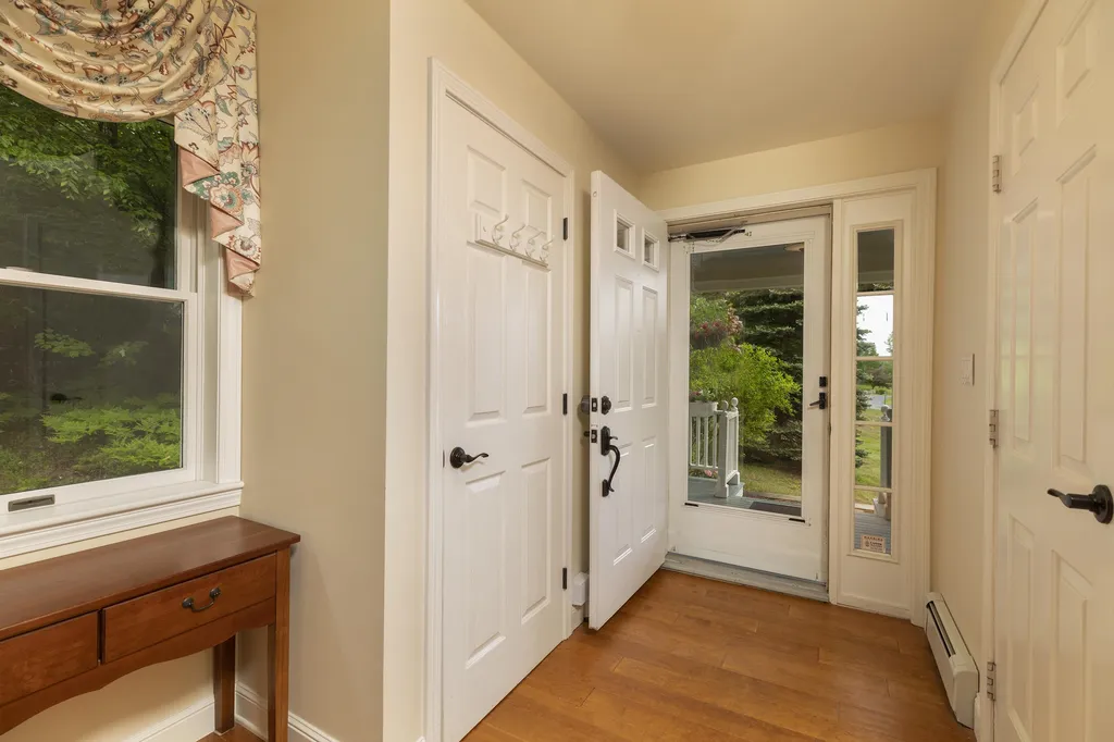 45 Wintercroft Circle Grantham NH 03753