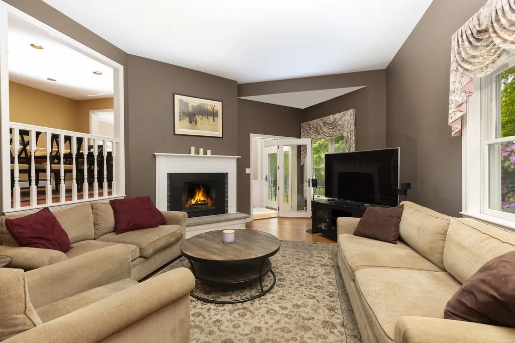 45 Wintercroft Circle Grantham NH 03753