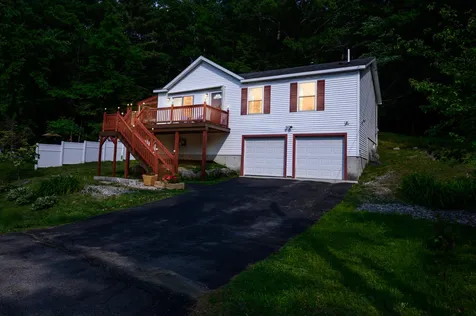 17 Woodlawn Road Raymond NH 03077