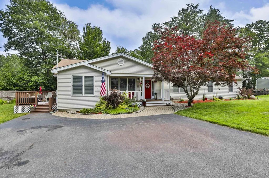 15 Shelton Street Nashua NH 03062