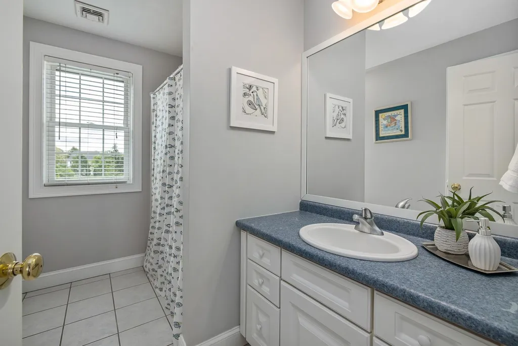 6 Hickory Pond Lane Stratham NH 03885