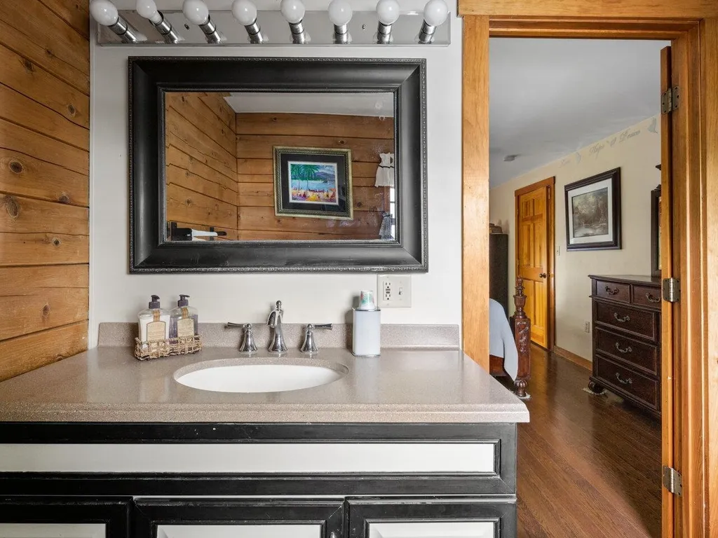 724 Delong Lane Shoreham VT 05770