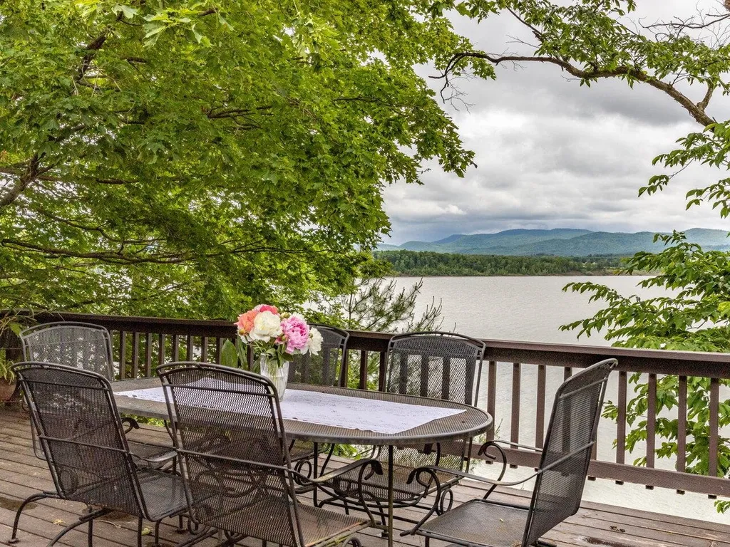 724 Delong Lane Shoreham VT 05770