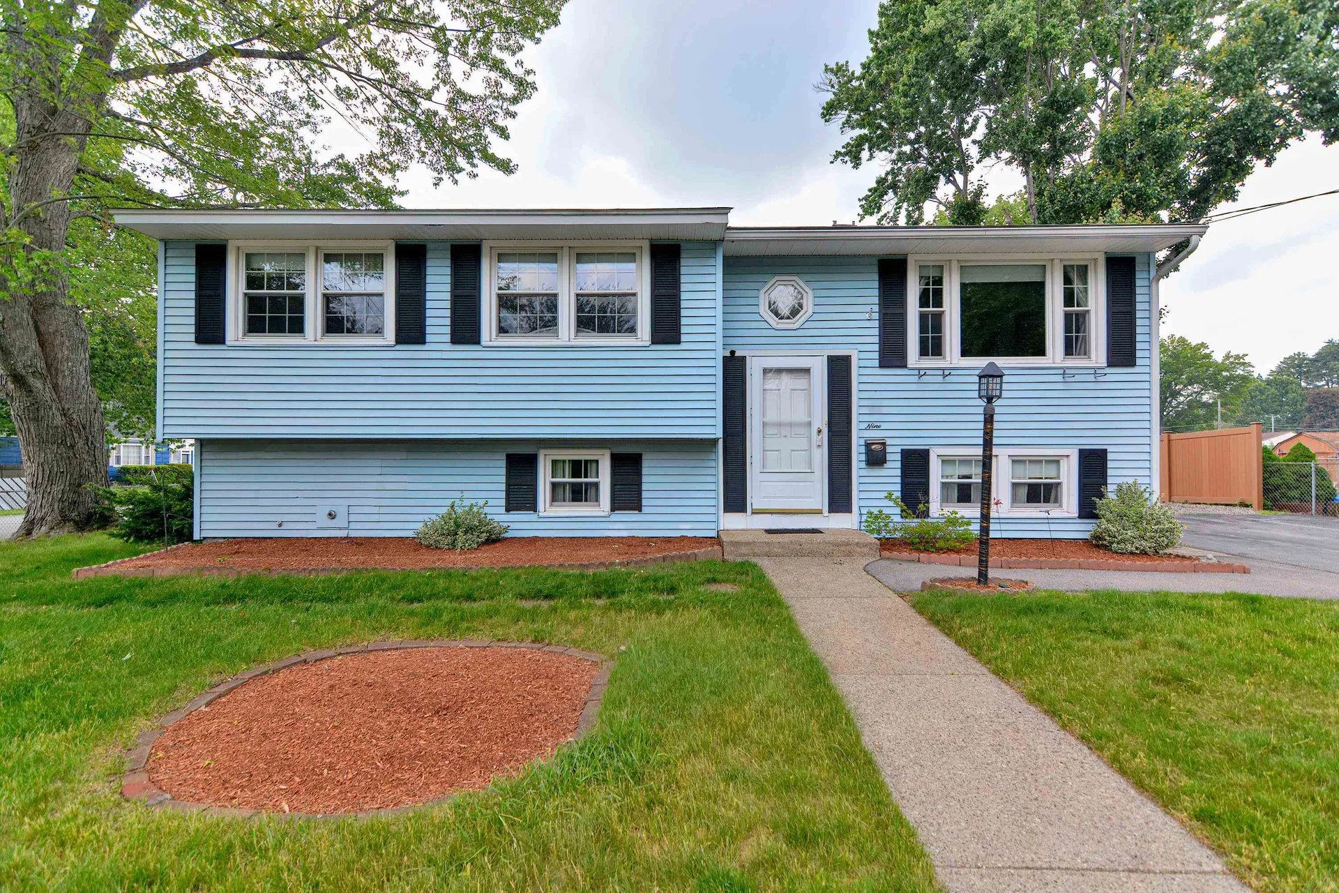 9 Kingston Drive Nashua NH 03060