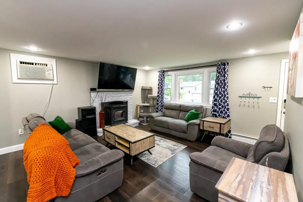 2 Joan Street Derry NH 03038