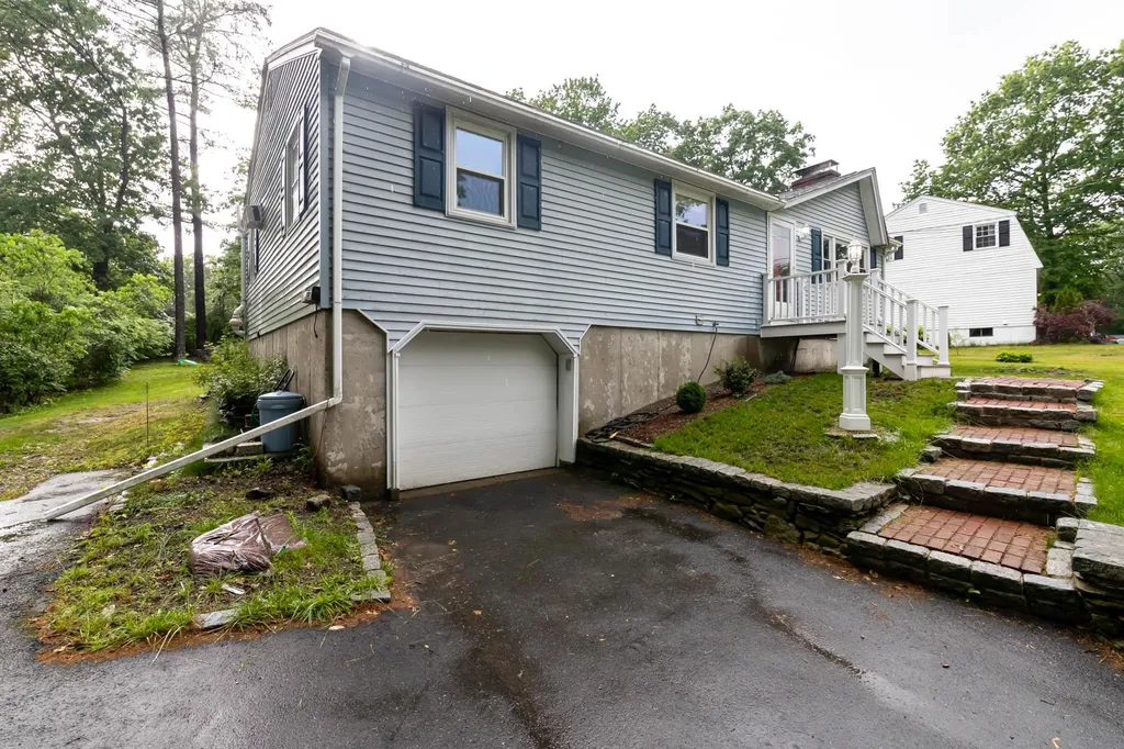 2 Joan Street Derry NH 03038