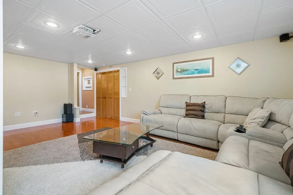 79 Cherrywood Drive Nashua NH 03062
