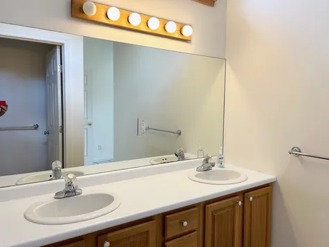 24 Fountain Way Lebanon NH 03784