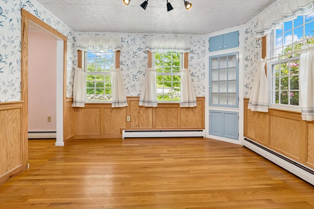 1667 King Hill Road New London NH 03257