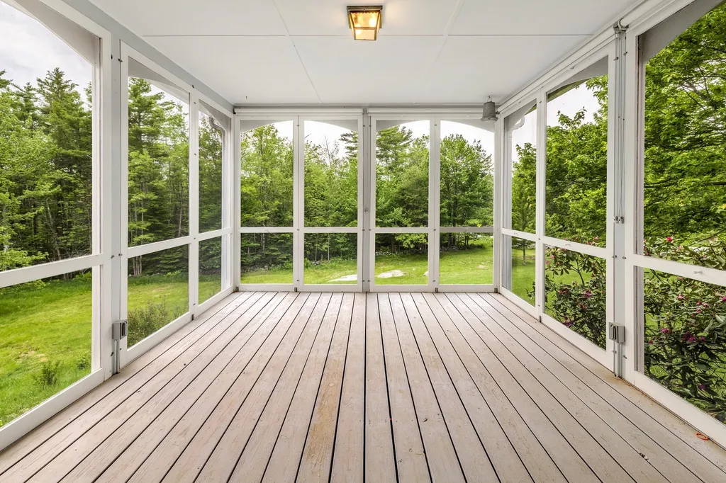 1667 King Hill Road New London NH 03257