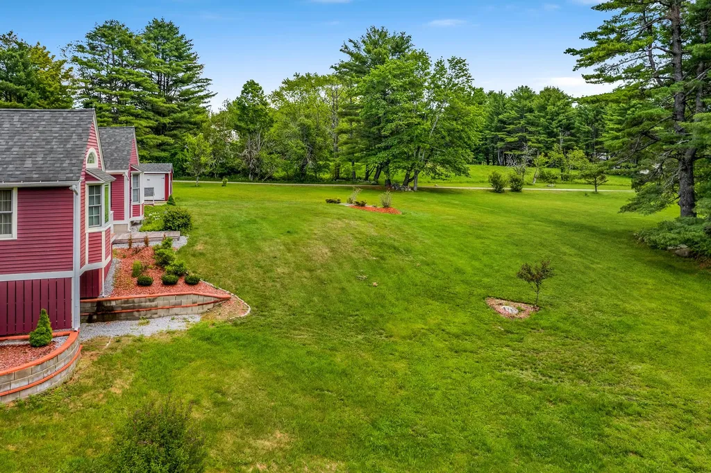 1667 King Hill Road New London NH 03257