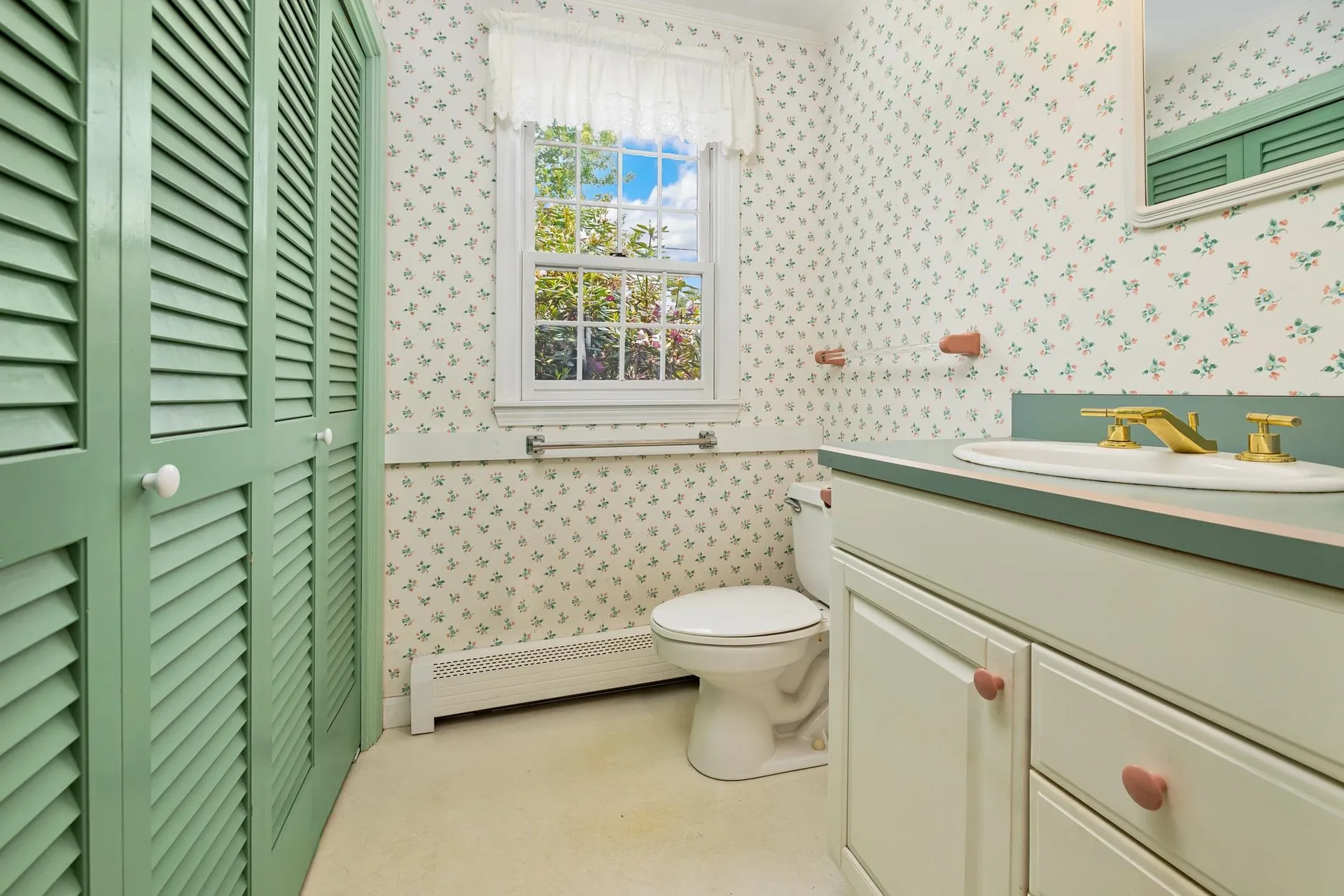 1667 King Hill Road New London NH 03257