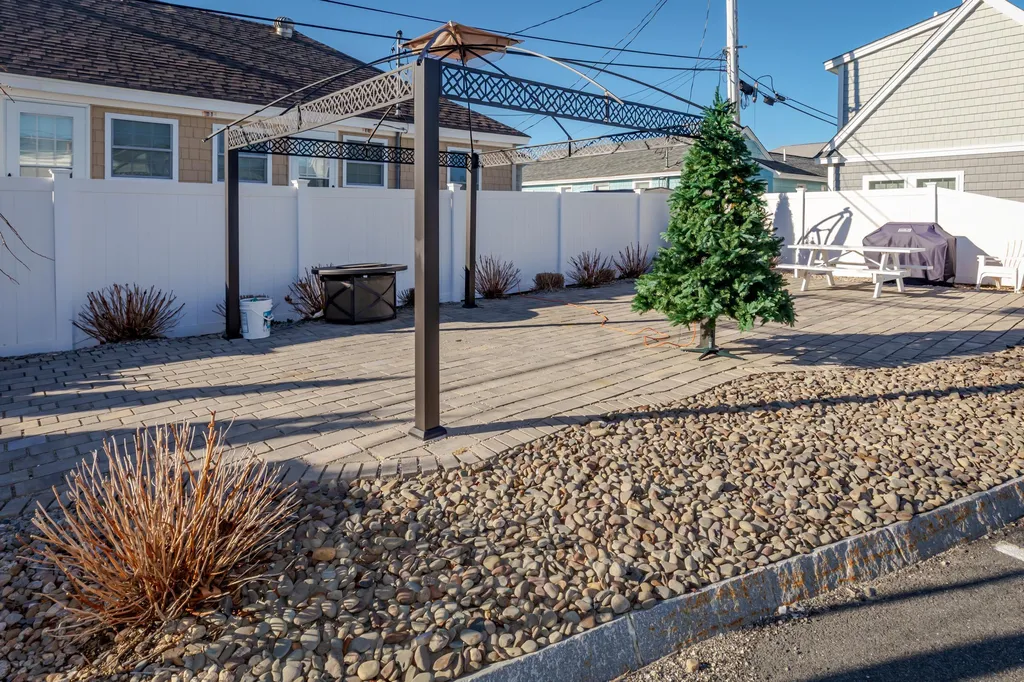 377 Ocean Boulevard Hampton NH 03842