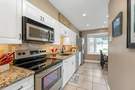 15 Williamsburg Circle Laconia NH 03246