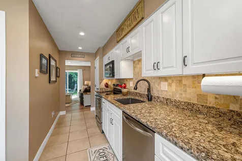 15 Williamsburg Circle Laconia NH 03246