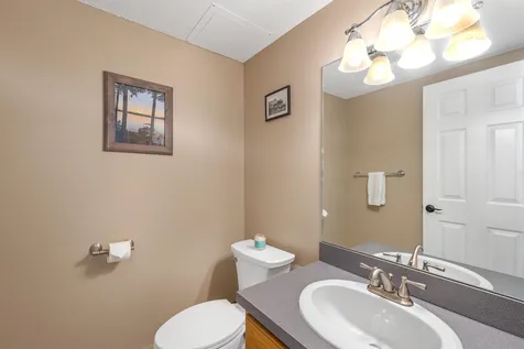 15 Williamsburg Circle Laconia NH 03246