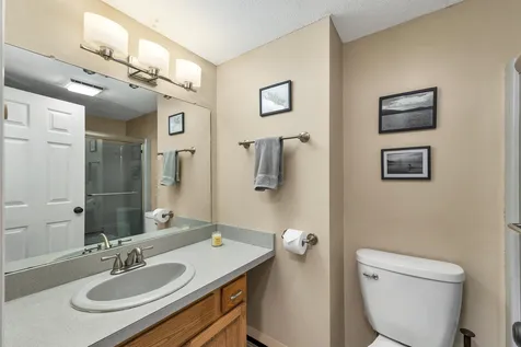 15 Williamsburg Circle Laconia NH 03246