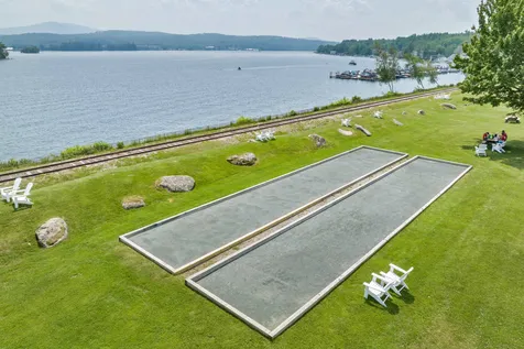 15 Williamsburg Circle Laconia NH 03246