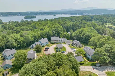 15 Williamsburg Circle Laconia NH 03246