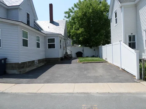 15 Pierce Street Nashua NH 03060