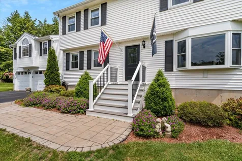 3 Rebecca Drive Londonderry NH 03053