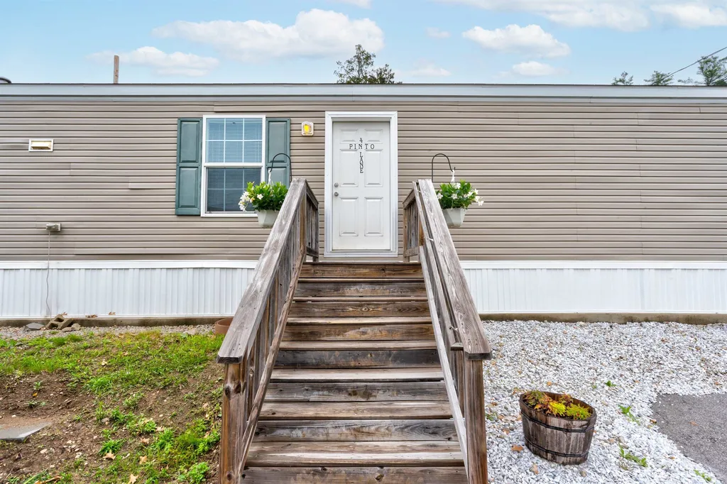 4 Pinto Lane Londonderry NH 03053
