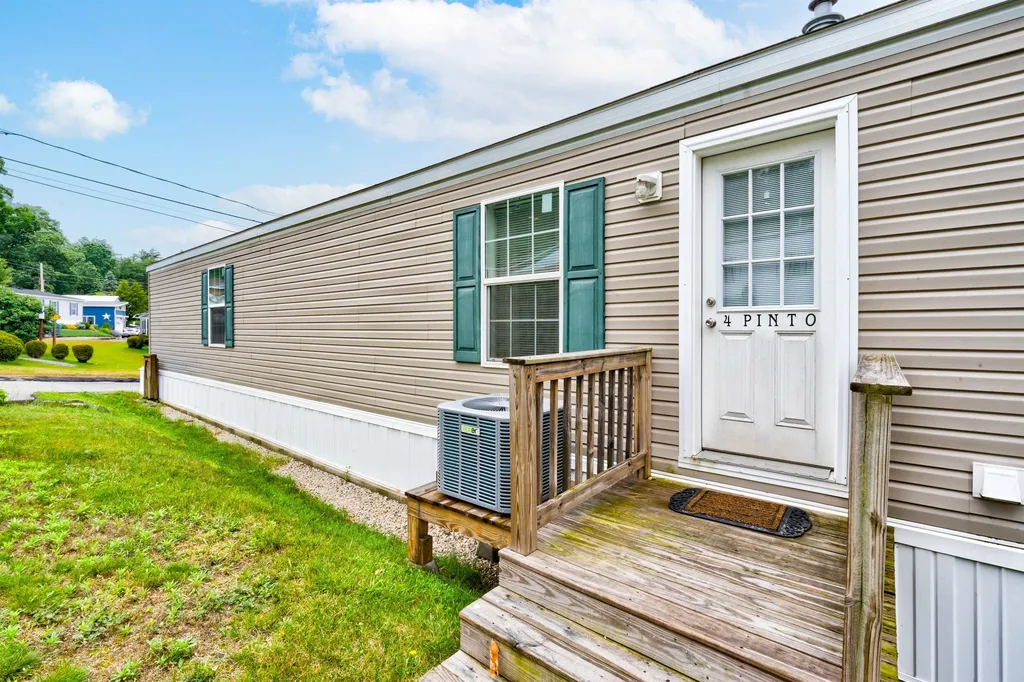 4 Pinto Lane Londonderry NH 03053