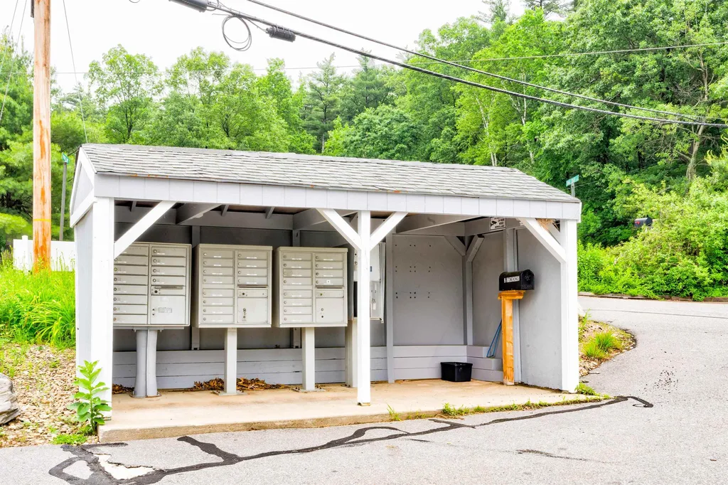 4 Pinto Lane Londonderry NH 03053