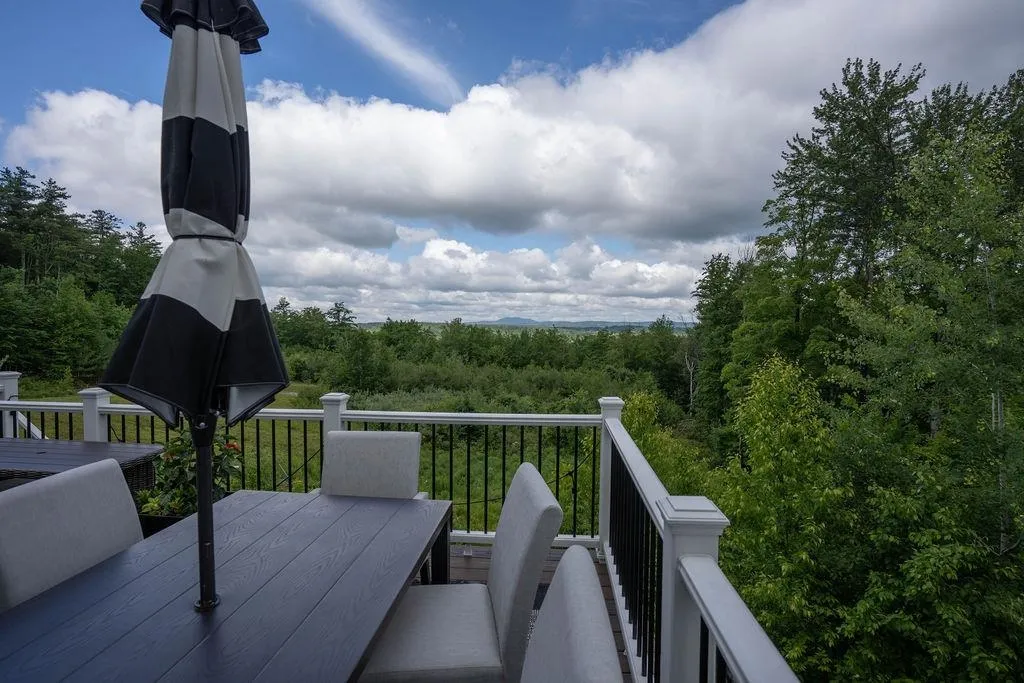 32 Hutchinson Lane New Boston NH 03070
